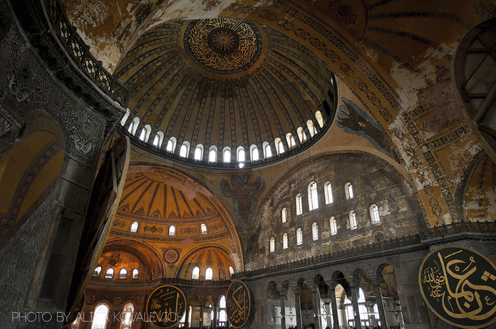 Travelme_turkey_aya_sophia_inside_istanbul